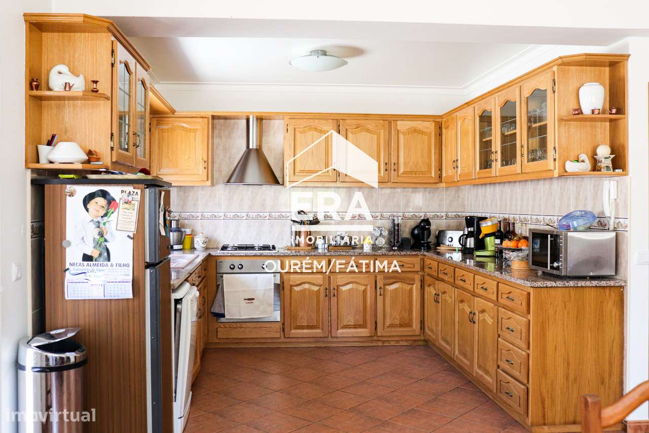 Moradia T6 inserida num lote de terreno com 940 m2 - Grande imagem: 4/21