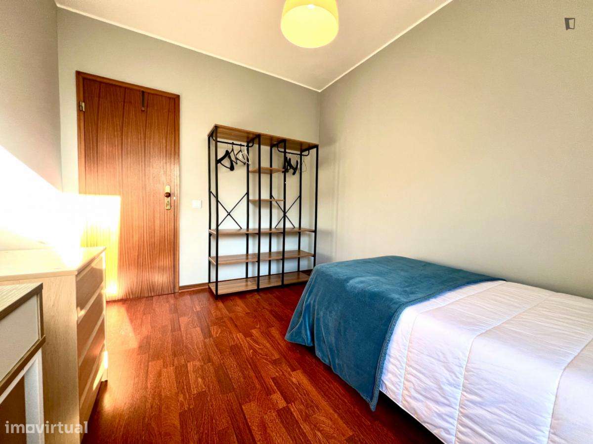 Quarto - localizado em Olivais Coimbra - Grande imagem: 3/10