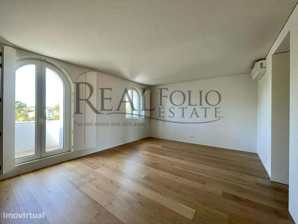 LUXUOSO APARTAMENTO DUPLEX T2 COM TERRAÇO INSERIDO EM CONDOMÍNIO CO... - Grande imagem: 3/28