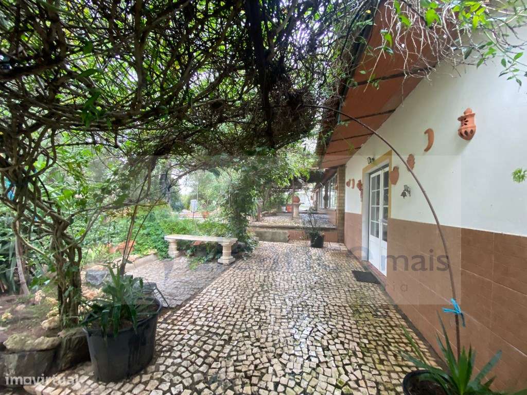Quintinha de charme com 1,7 ha, capela privada e abundância de água...-30