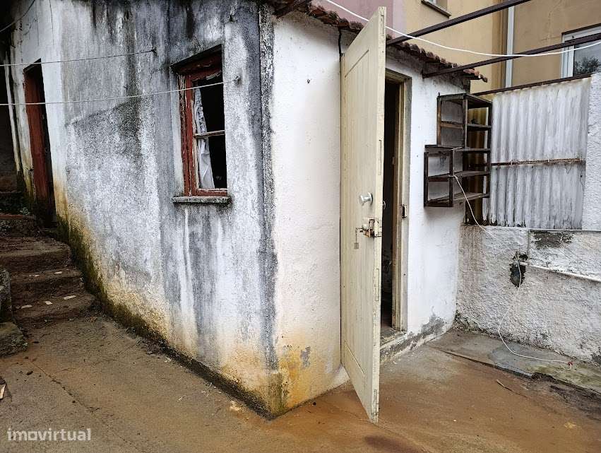 Moradia T3 geminada, com quintal, em Santa Clara, Coimbra-21