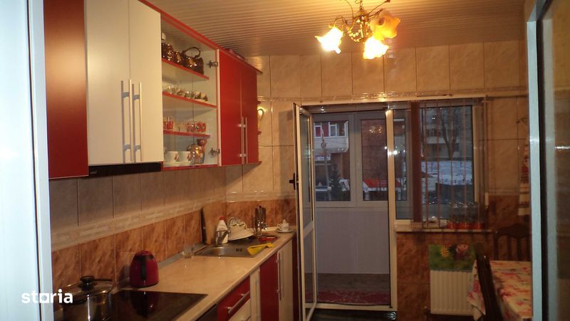 vand apartament 3 camere Calea romanului Piatra Neamt