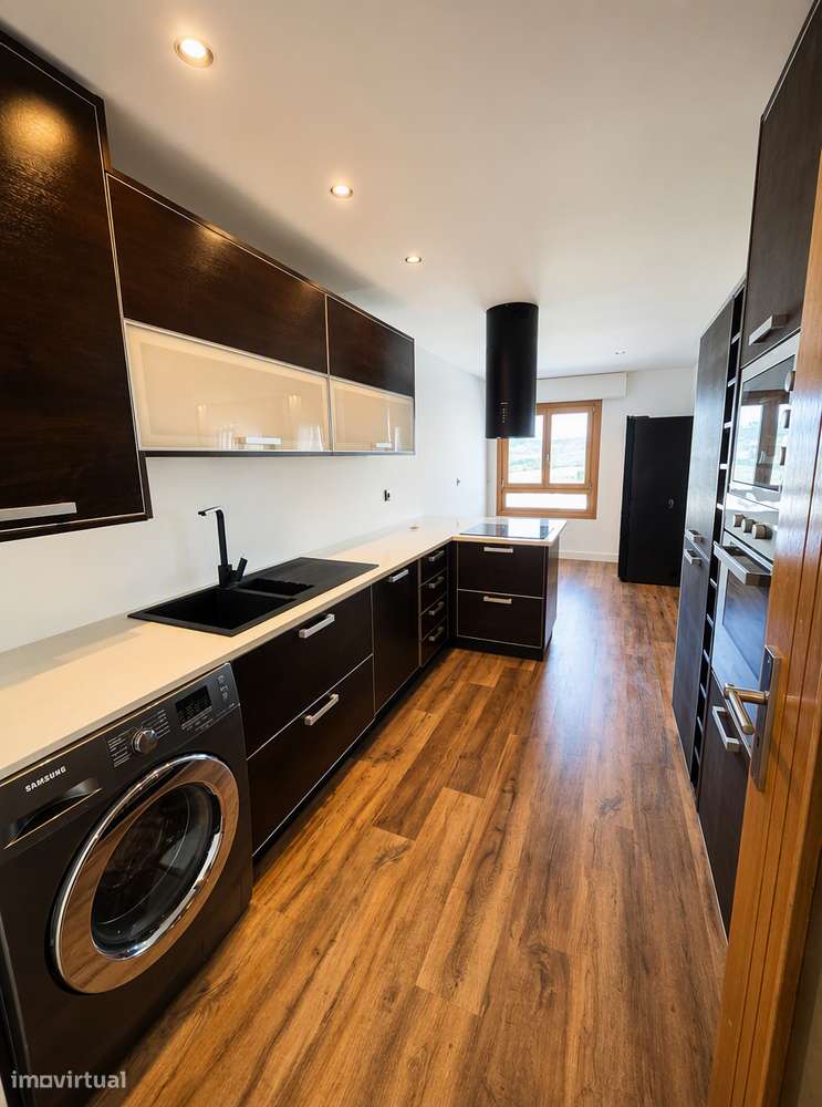 Apartamento T1 na Venda do Pinheiro com Garagem, Elevador e AC-20