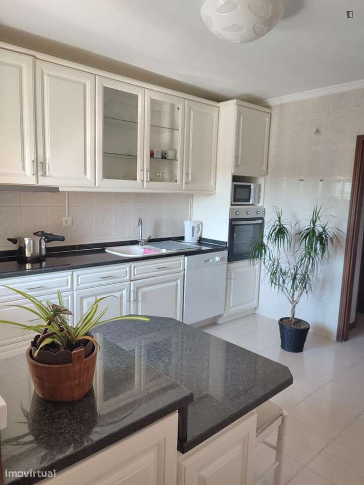 Quarto - localizado em Baguim do Monte Porto - Grande imagem: 5/10