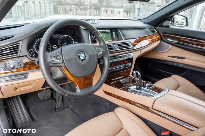 BMW Seria 7 760Li - 6