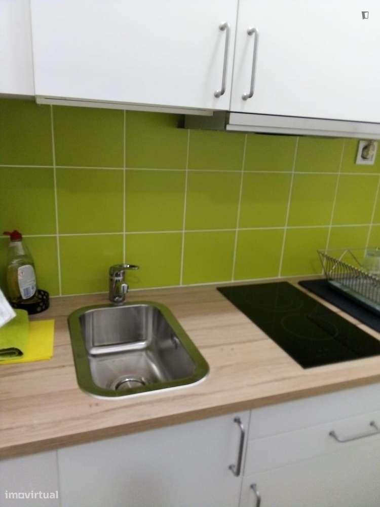 Quarto - localizado em Baixa Coimbra - Grande imagem: 5/9