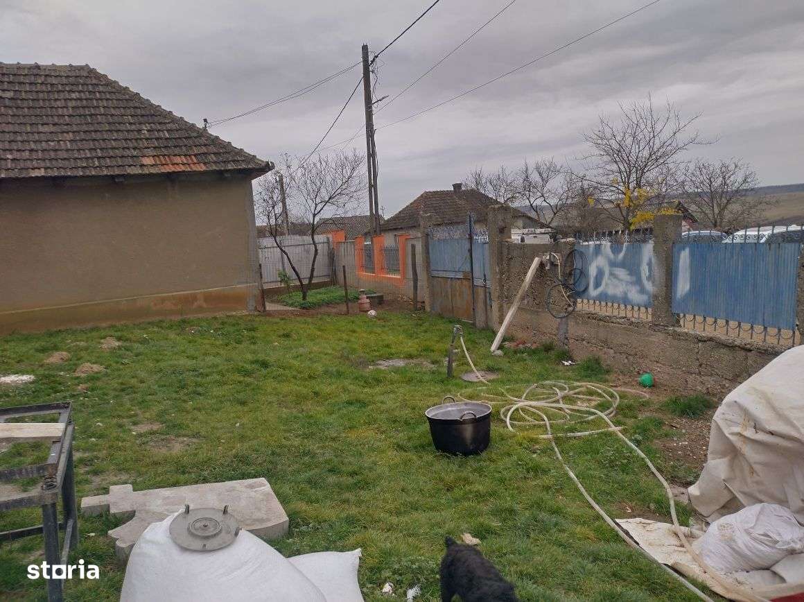 Casa la roșu de vânzare în  localitatea Sîrbi - Imagine principală: 4/7