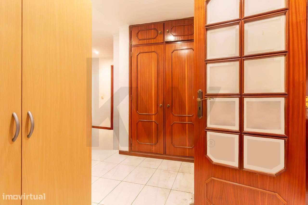 Apartamento T2 em Mafamude – Localização Privilegiada com Vistas Desaf-7