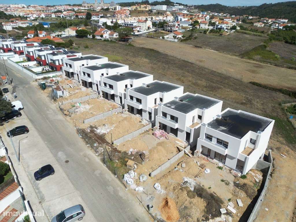 Moradia T4 nova com piscina e de Design moderno, em Mafra.-41