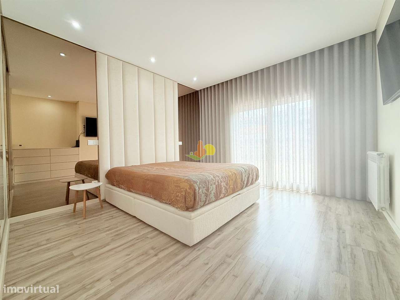 T4+1 Duplex com garagem dupla e terraço privativo-18