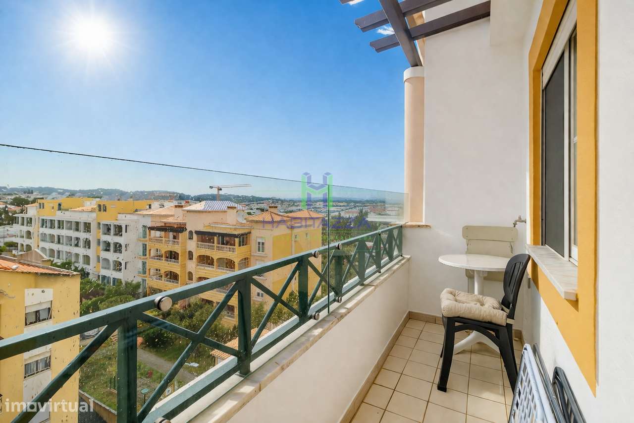 Apartamento T3 no último Piso, com 3 Frentes e Vistas Desafogadas em L-9