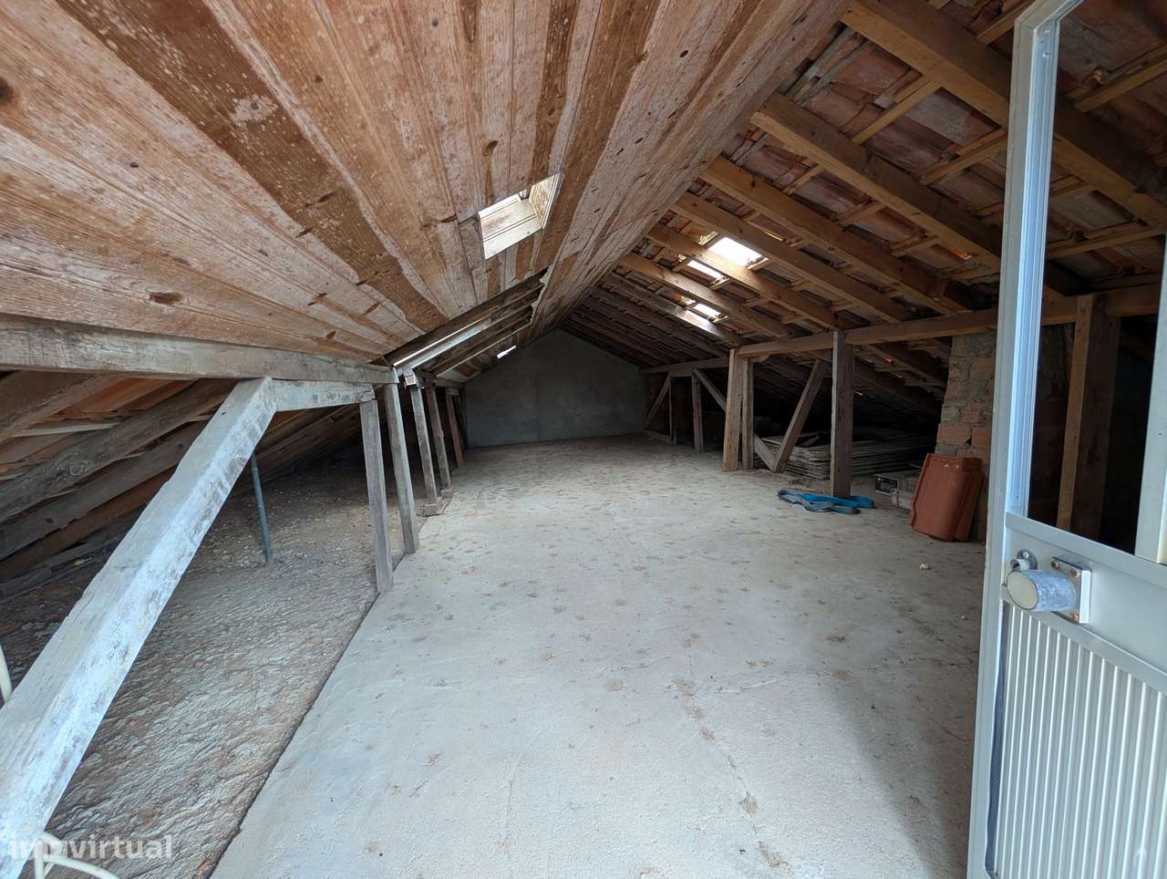 Excelente moradia centro Costa Caparica-31