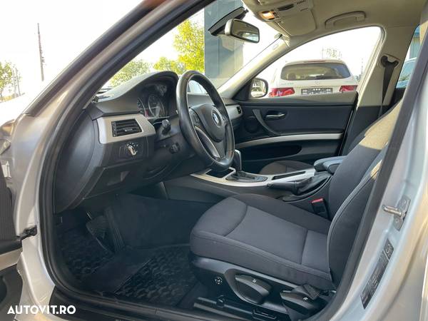 BMW Seria 3 318d DPF Touring Aut. Edition Exclusive - 10