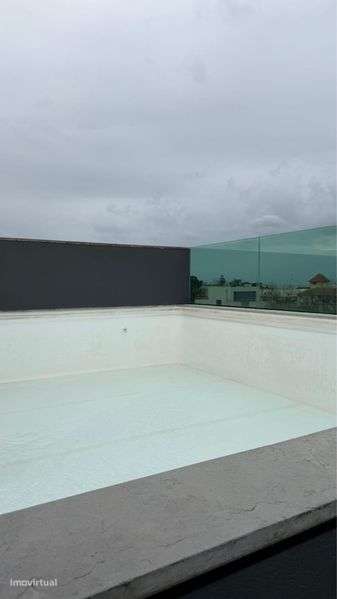 Moradia de Luxo com Piscina e Vista Mar – 100m da Praia de Miramar - Grande imagem: 5/9