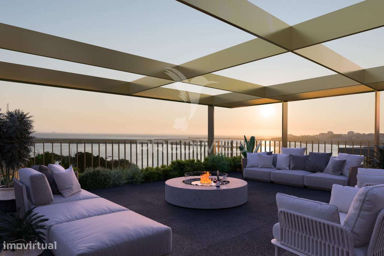 Apartamento T4, no Edifício Marina Douro 1 em Canidelo - Grande imagem: 2/19