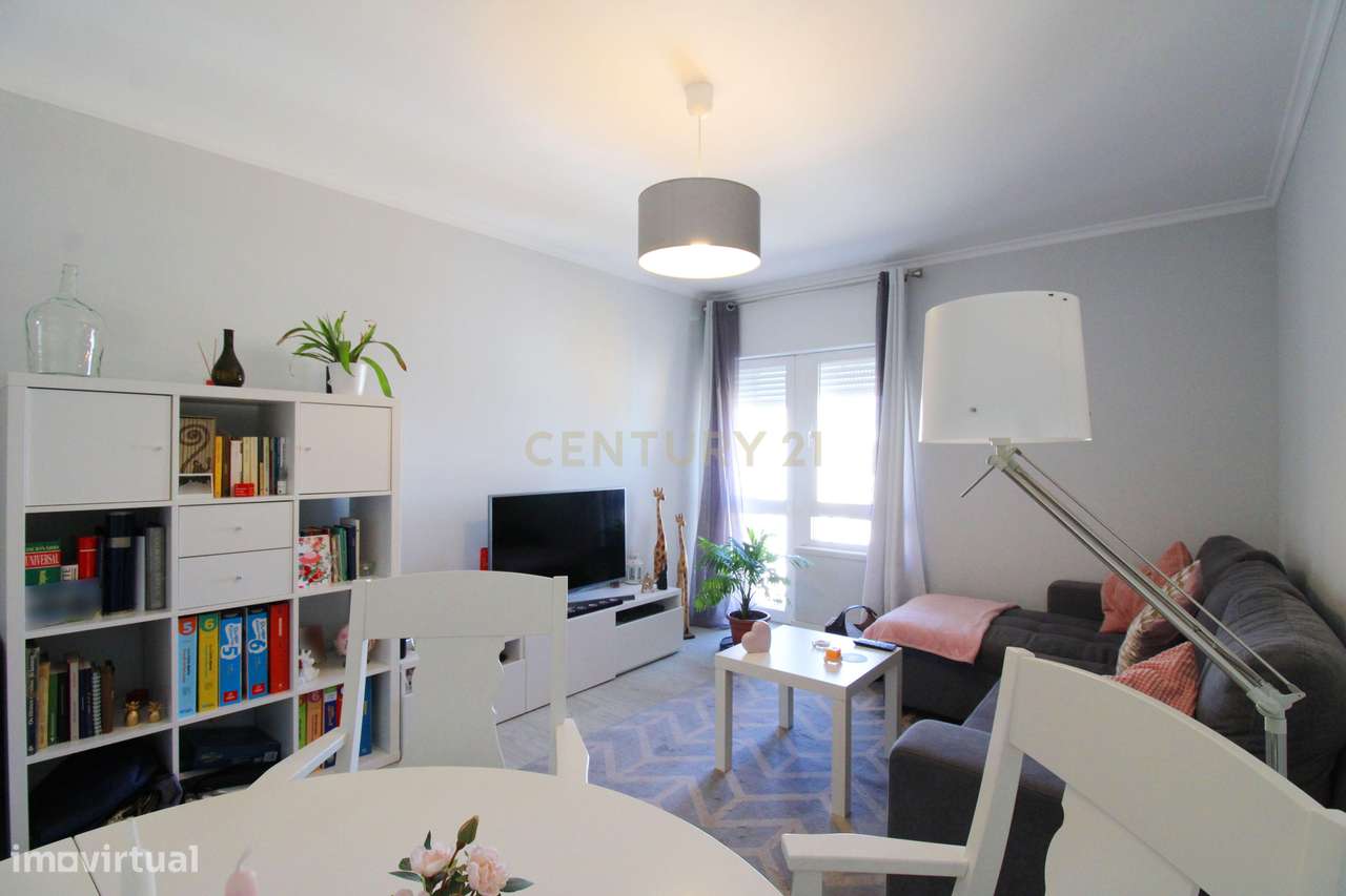 ✨ Oportunidade Única – T2 no Monte da Caparica ✨ - Grande imagem: 3/22