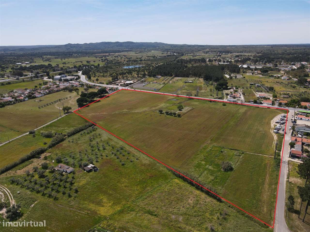 Terreno para construção de comércio/serviços - Grande imagem: 2/12