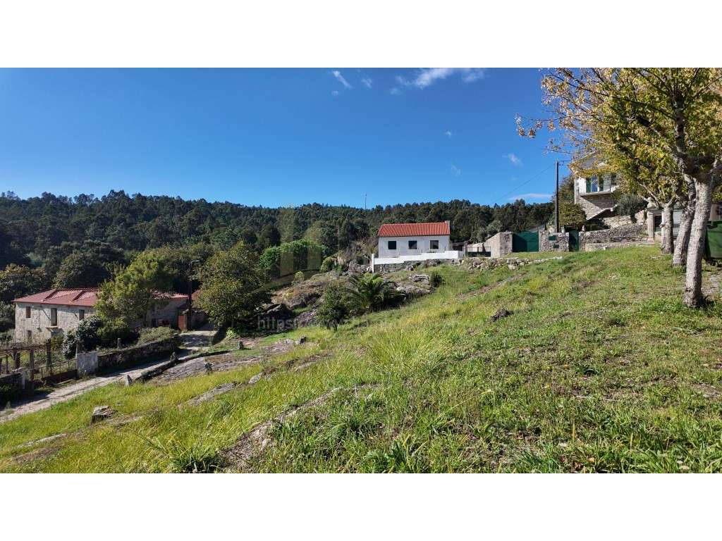 Vilar de Mouros - Terreno com 1430m2-3
