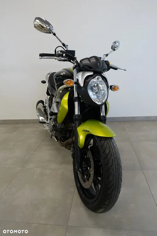 Suzuki Gladius - 9