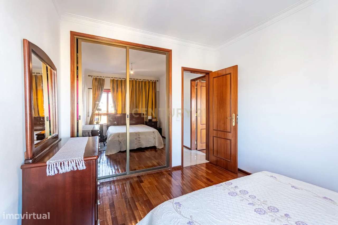 Excelente apartamento T2, com 2 elevadores em Loures.-18