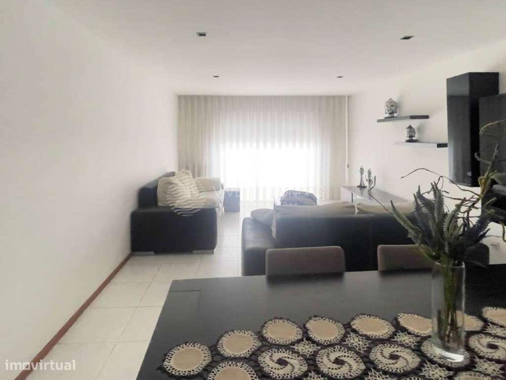 Apartamento T2 com varanda e garagem box para 1 carro, em Braga. - Grande imagem: 2/22