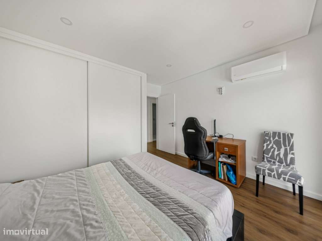 Moradia T3 Isolada com Piscina-23