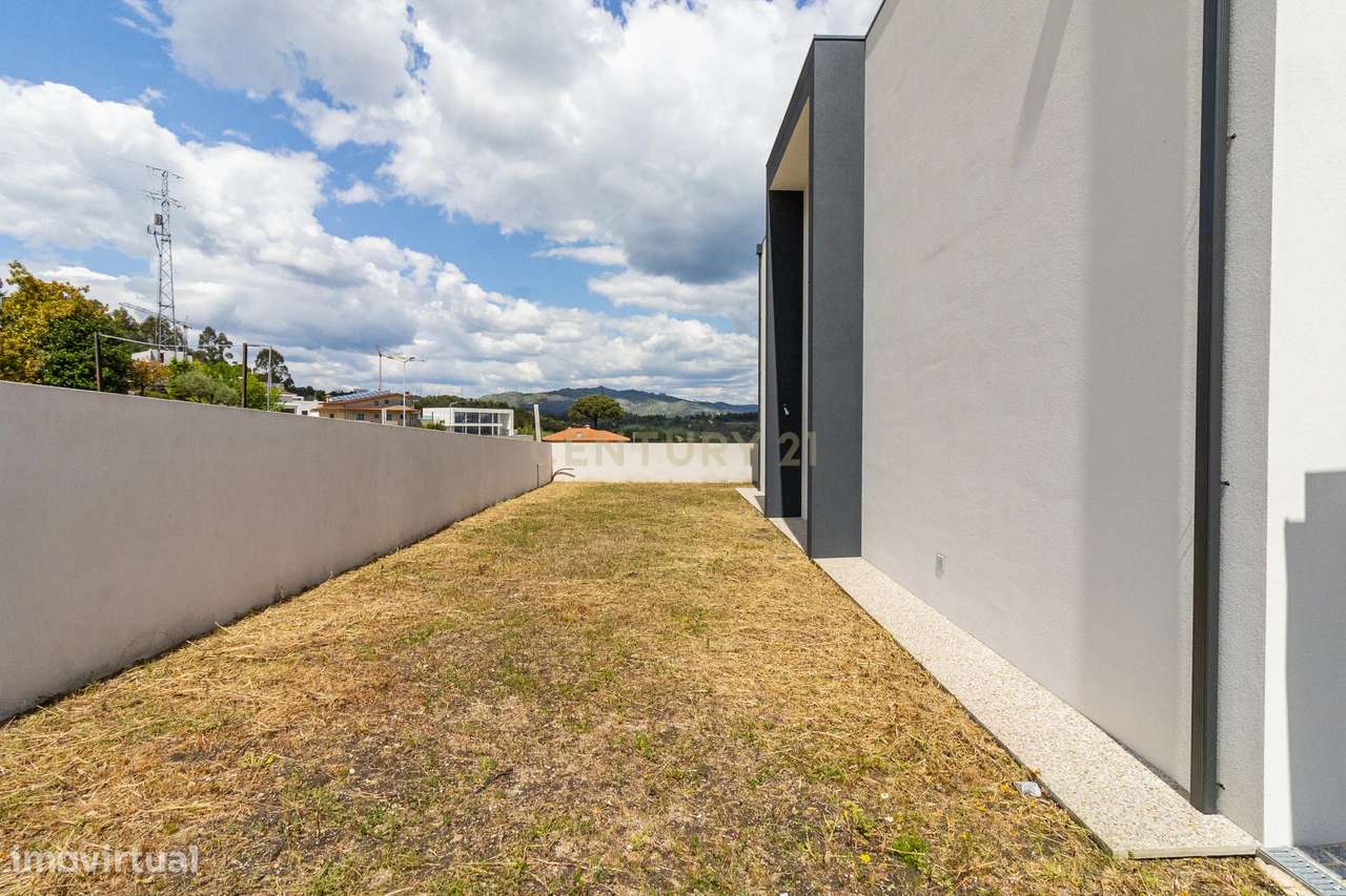 Moradia Gaveto T3 + Escritório | Luxo, Conforto e Vista Incrível – Póv - Grande imagem: 5/38