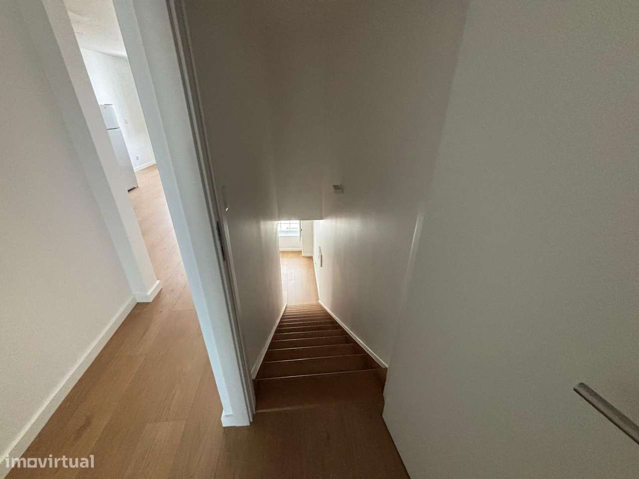 venda de magnifico prédio na Rua da Matemática (4 T0´s e 5 T1's)-51