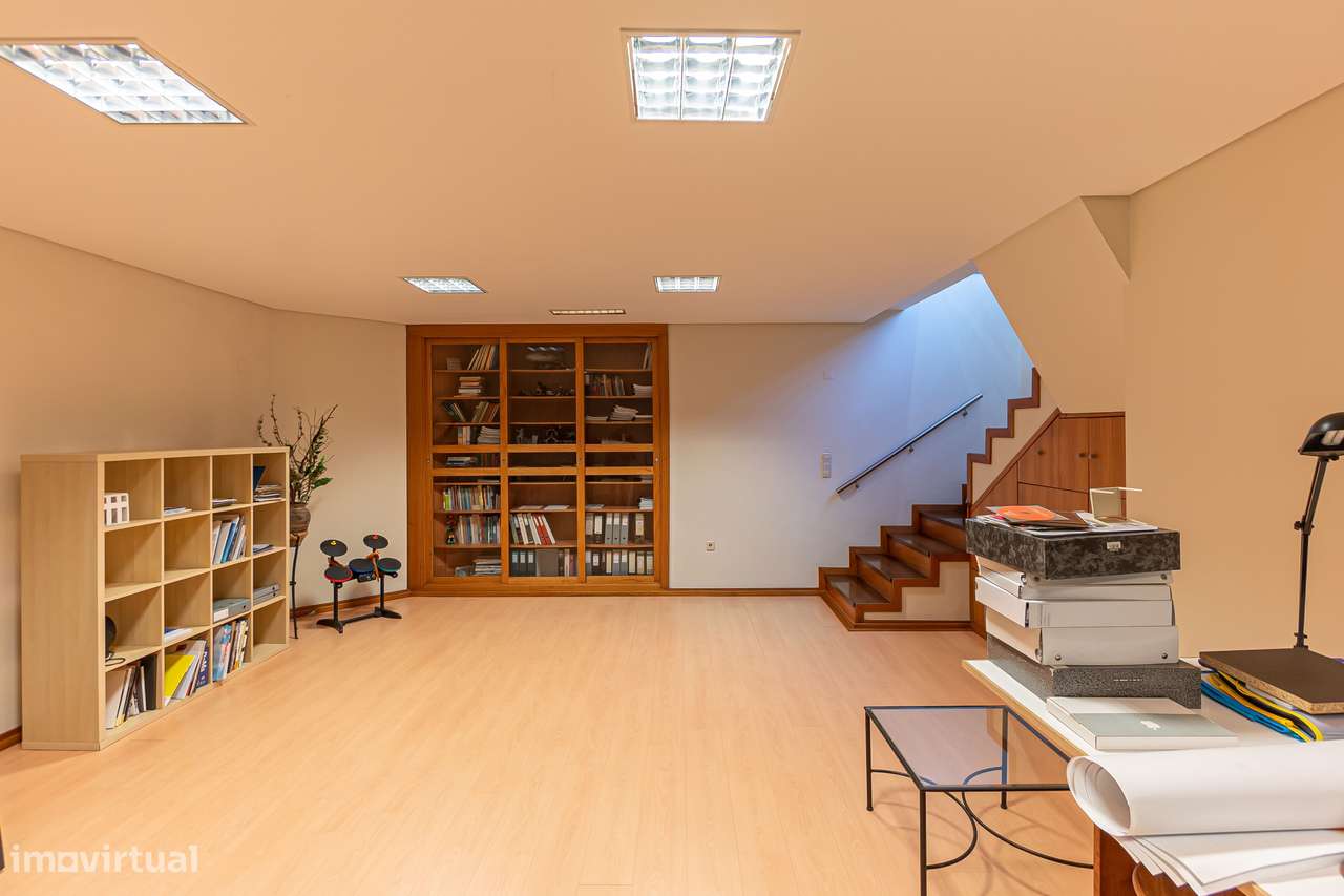 Moradia T3+1 Renovada com Vista Mar | Esmoriz-16