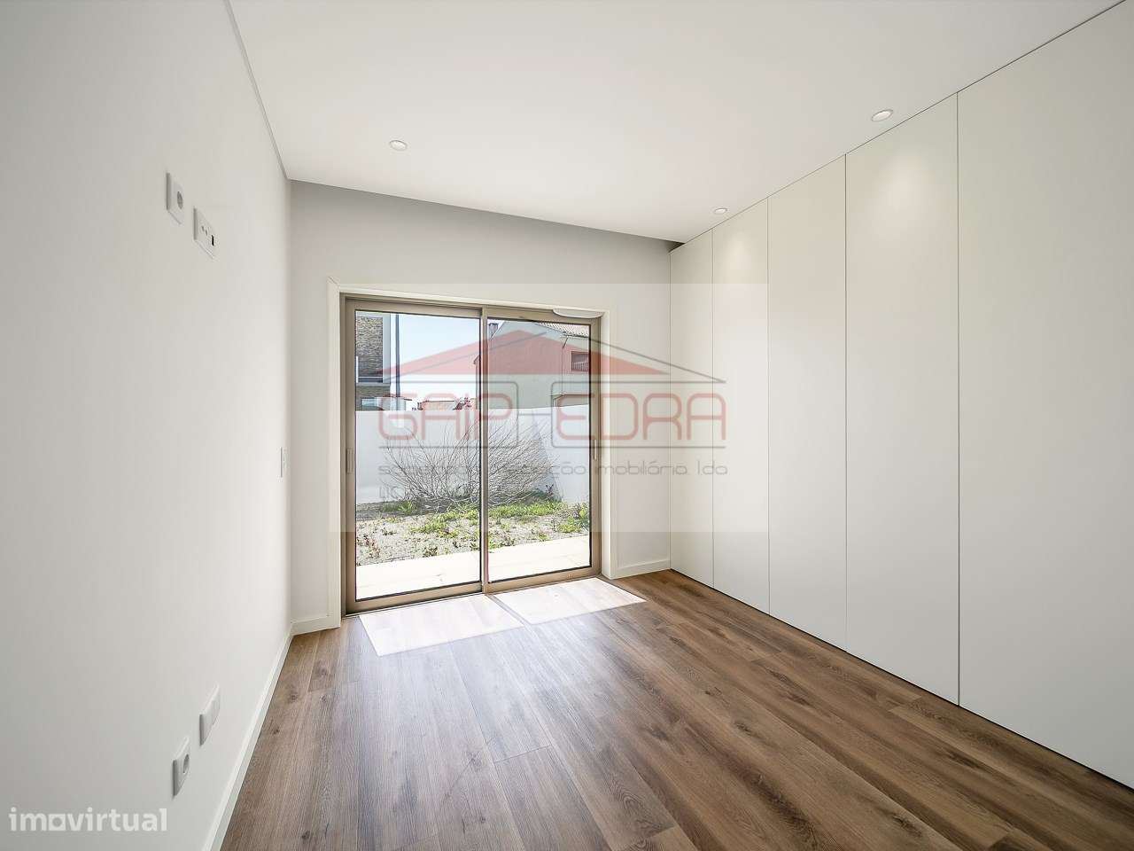 Moradia T3 com jardim e acessibilidade-16