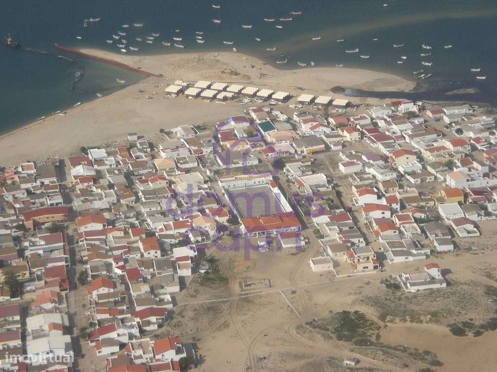 Moradia T2+1 com Garagem e Quintal em Olhão-32