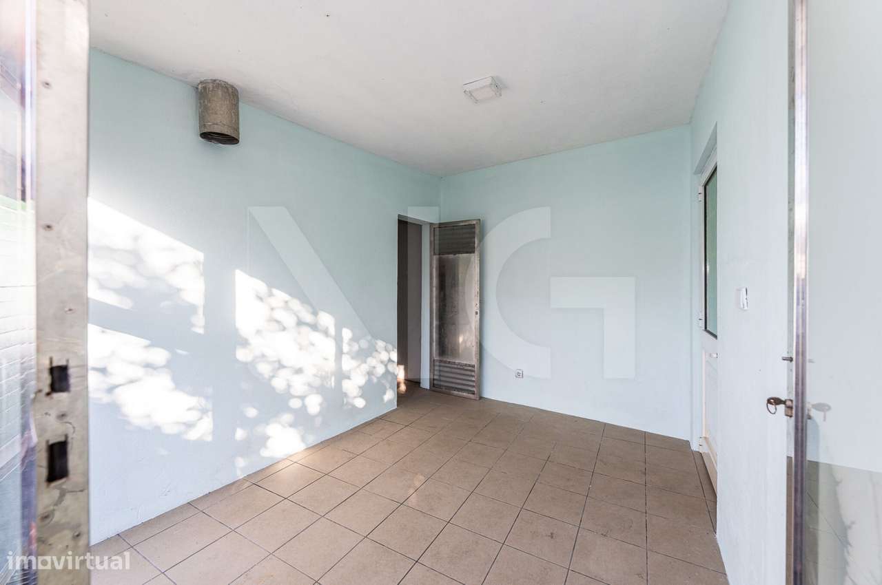 Moradia T4 com pátio, jardim e garagem em Covelas - Trofa-43