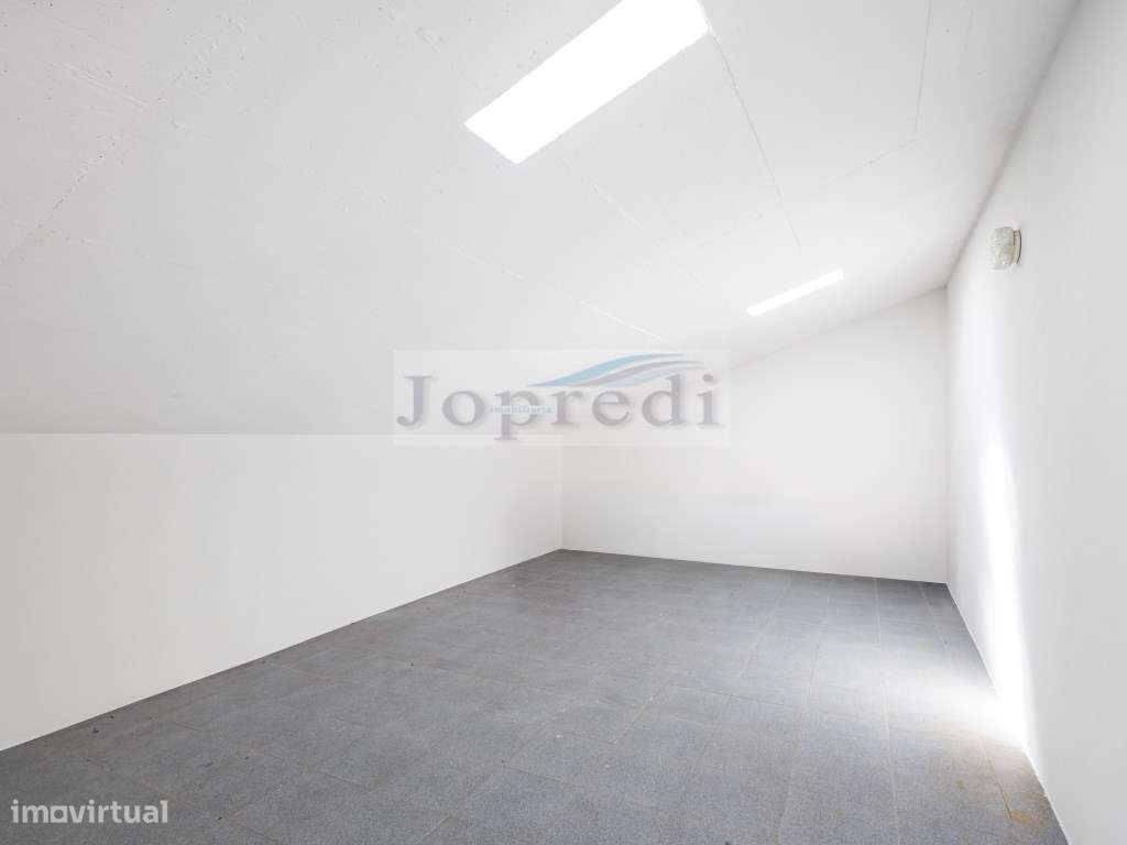 Apartamento T3 com 2 garagens em Box e 1 arrecadação-27