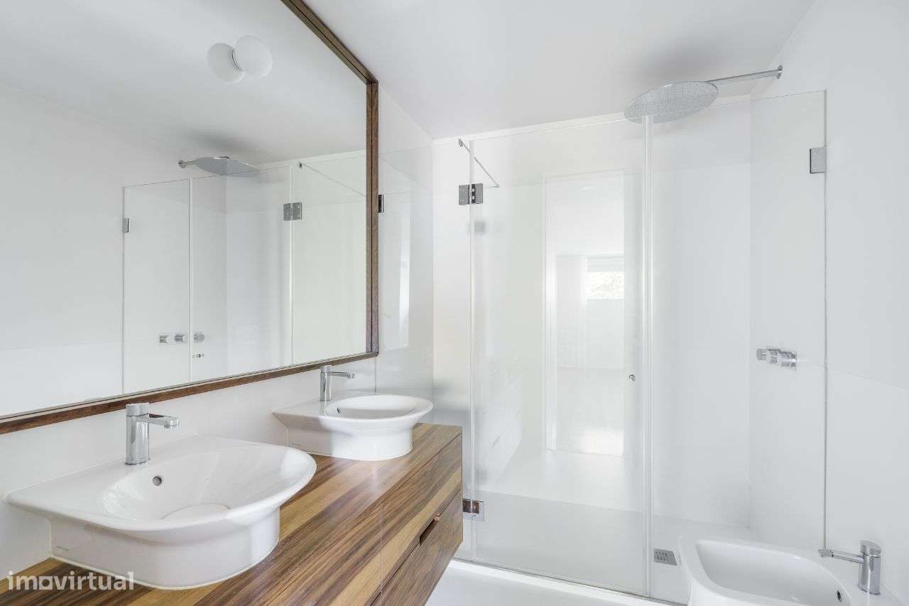 Penthouse Luxuosa com Piscina e Vistas 360º no Coração de Braga-31