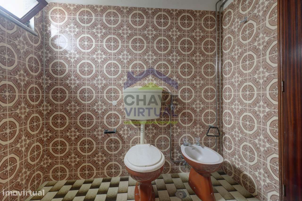 Moradia V3 com Terreno Urbano e Garagem - Seixal, Lourinhã-41