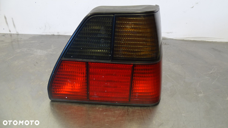 LAMPA PRAWA TYLNA VOLKSWAGEN GOLF II 1.6 191945112D - 1