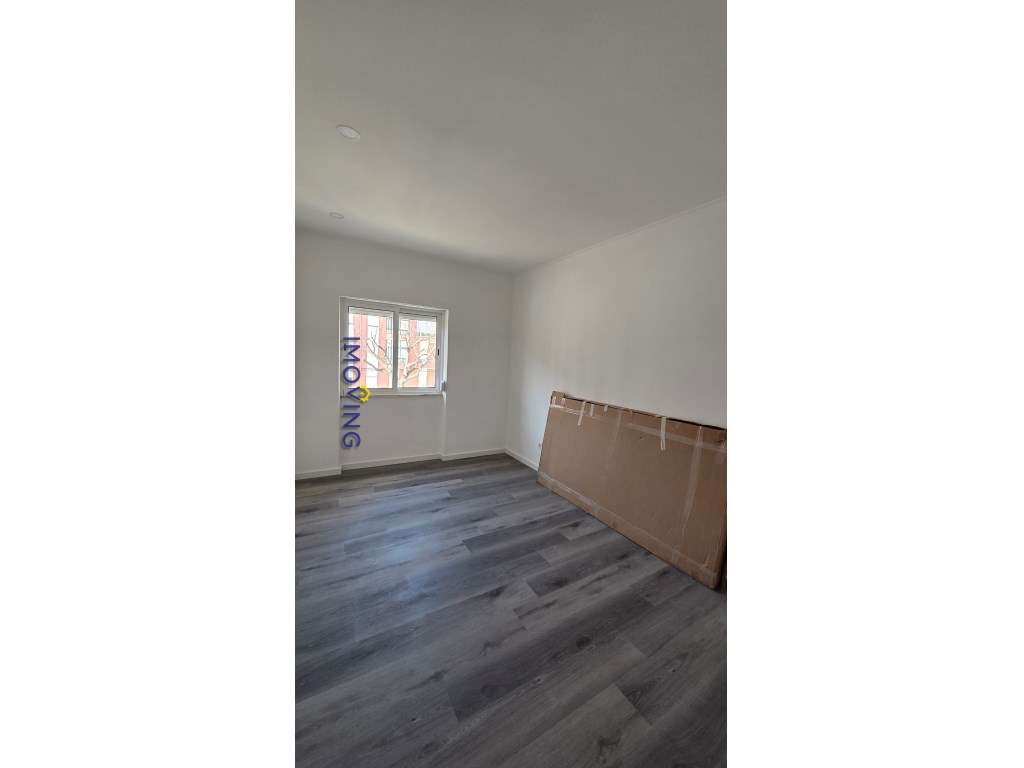 Apartamento T2 totalmente remodelado na Baixa da Banheira-13