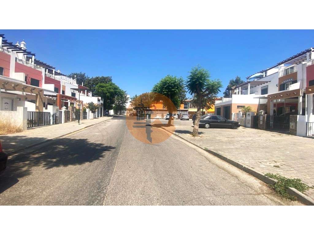 Lote com 115.90 m2 de área total, e 145 m2 de área de construção na... - Grande imagem: 2/21