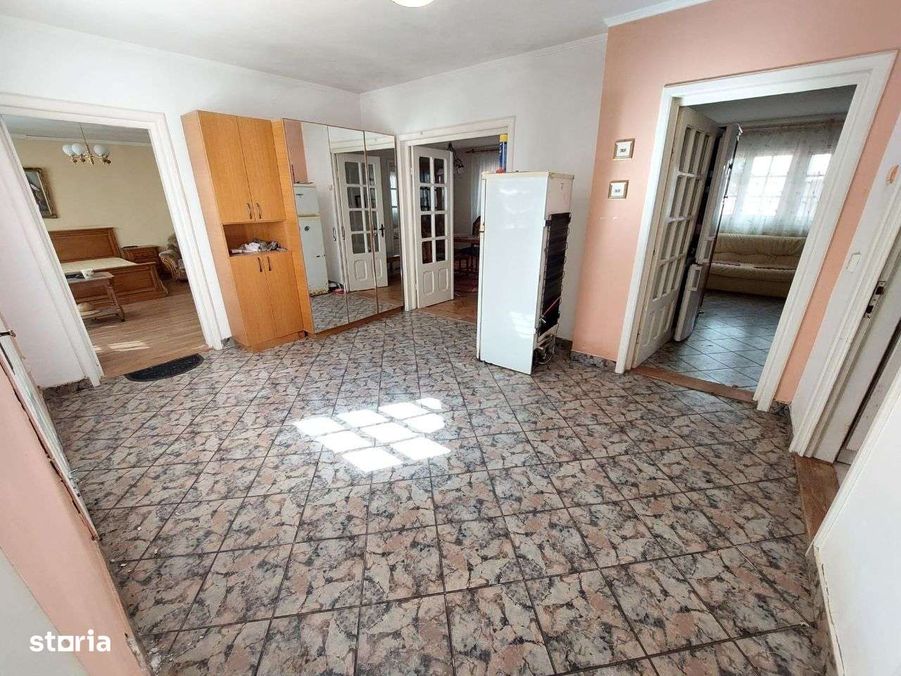 COMISION 0 Casa 200 mp, 650 mp teren, 5 camere Targoviste, Micro 6 - Imagine principală: 3/15