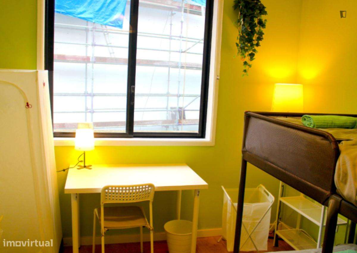 Quarto - localizado em Paranhos Porto - Grande imagem: 3/7