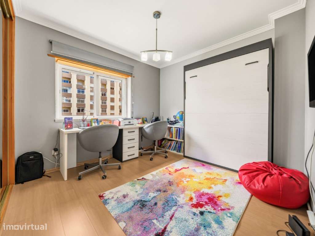 Apartamento T3 com Varanda e Garagem Box, na Quinta da Piedade-15