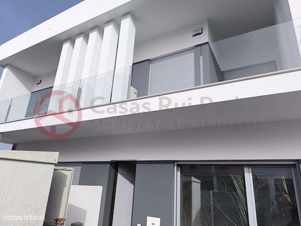 Moradia Geminada T4 de dois pisos, com Garagem - Grande imagem: 4/33