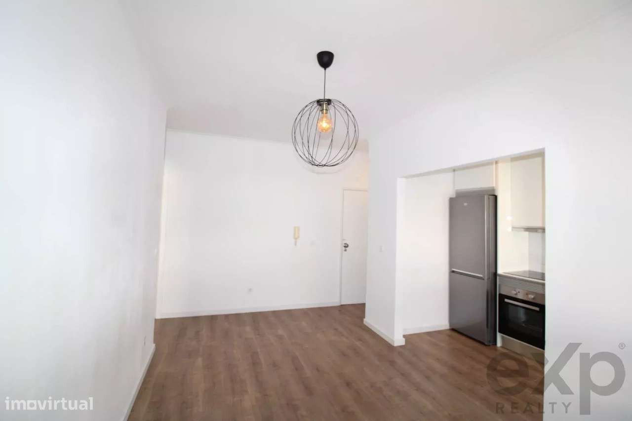 BAIXA DE PREÇO - Excelente T2 Renovado no Candal-4