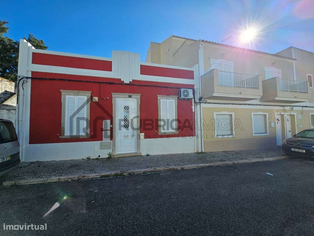 Moradia V2 em Loulé renovada com terraço e logradouro-22