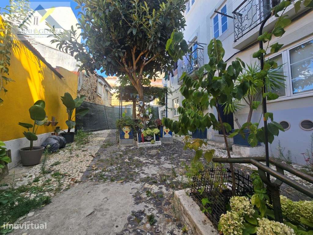 Apartamento T2 junto ao Jardim da Graça em Lisboa-8