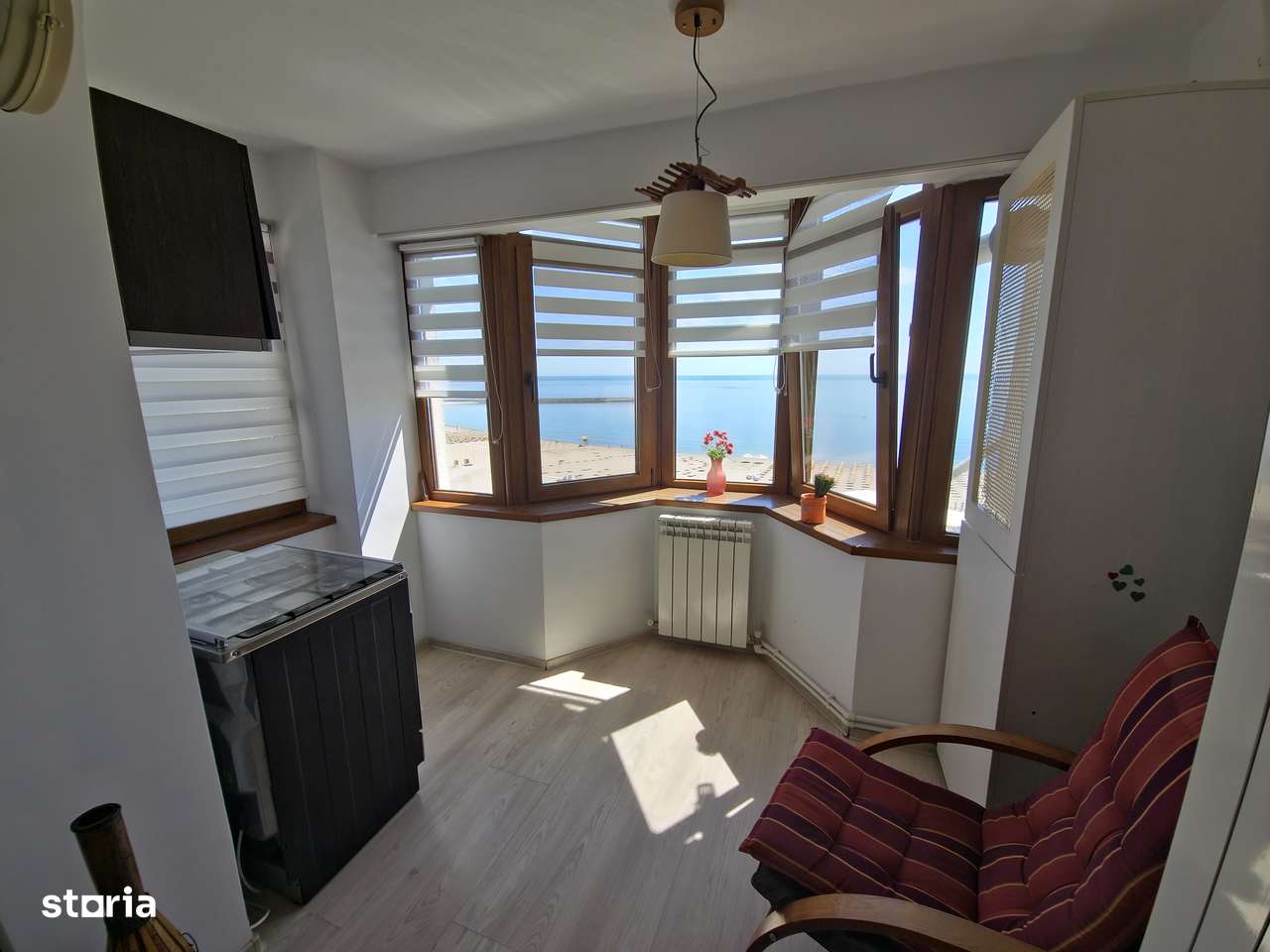 Vedere la mare Faleza Nord 3 camere loc de parcare termen lung - Imagine principală: 4/17