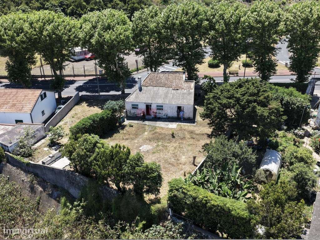 Moradia inserida em terreno de 569m2, Ponta Delgada Ilha de São Miguel-5