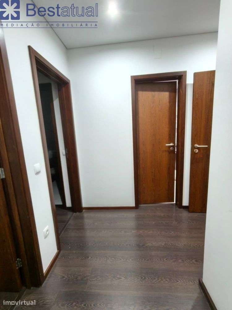 T4 com 186 m2 + Terraço com 186 m2 - Junto ao Centro-33
