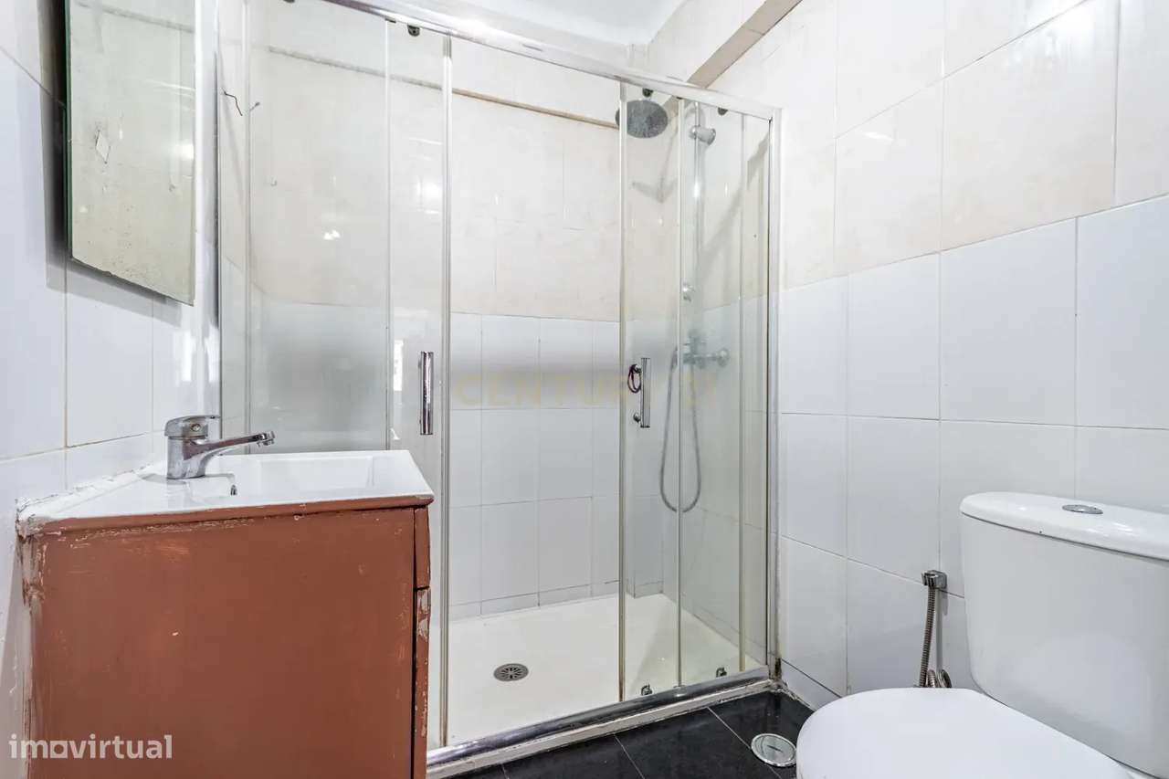 Apartamento T2+1 na Arroja com Varanda e Elevador-9