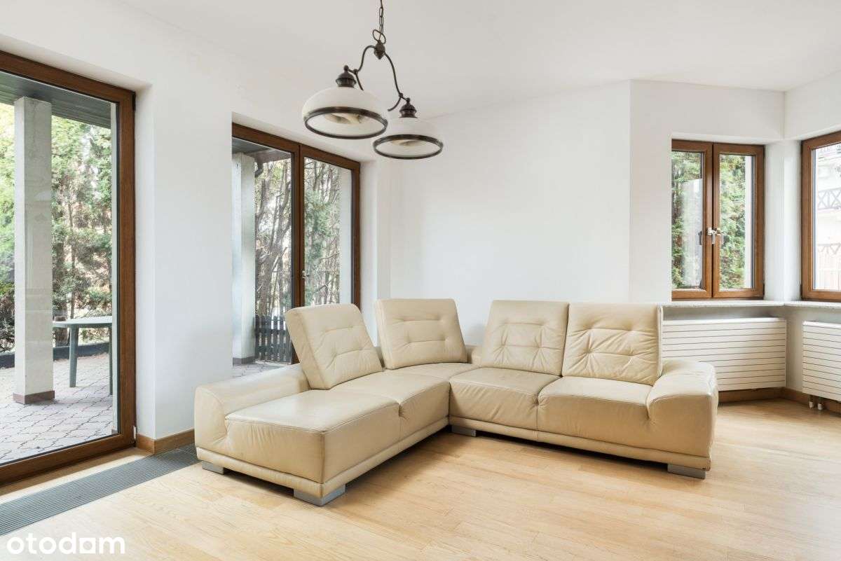 Przestronny i klimatyczny dom w spokojnej okolicy-12